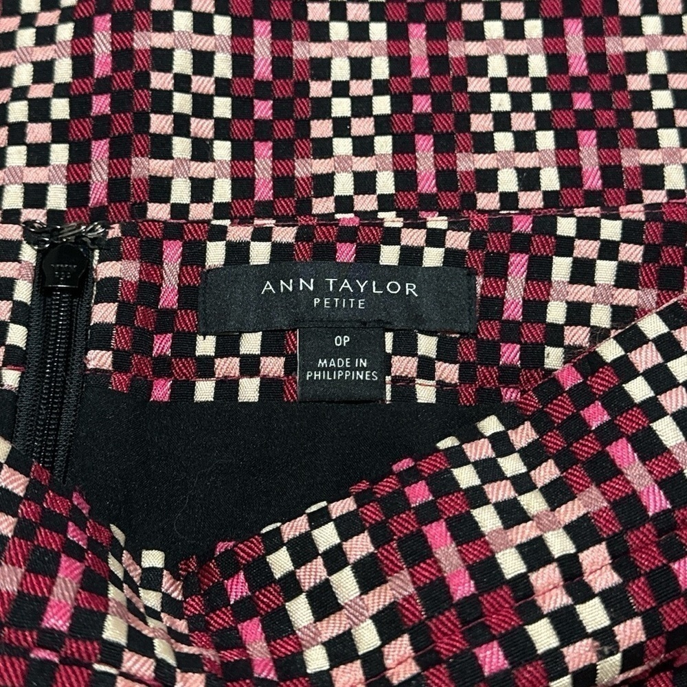 Ann Taylor Black & Pink Grid Jacquard Skirt - Picture 7 of 8